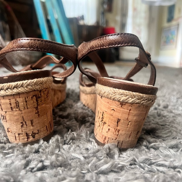 Prada caramel brown wedge sandal with rope cork heel and tortoise shell buckle. - Picture 8 of 8